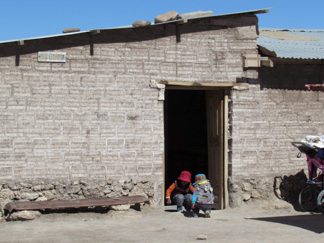 Niños, cerca del salar de Uyuni